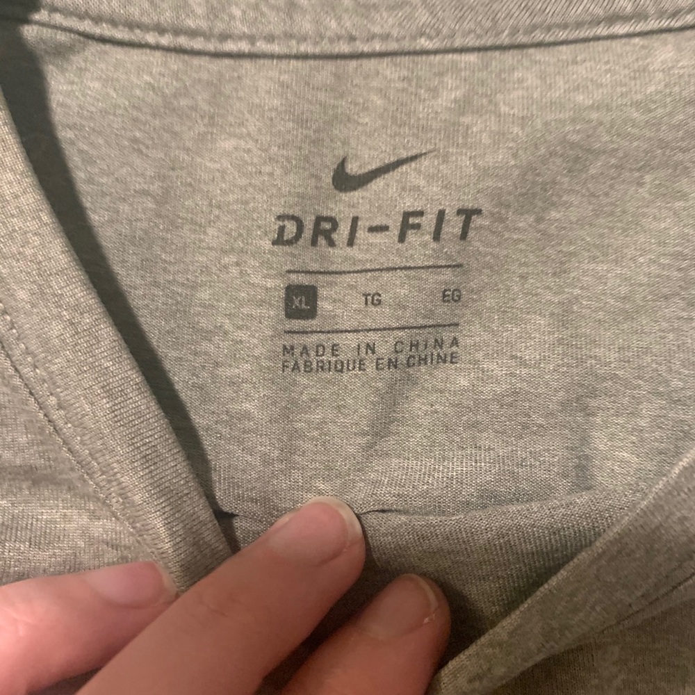 Boys NIKE long sleeve Dri-fit - Picture 3 of 3